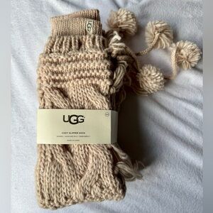 NWT UGG Cream Cozy Slippers XS Fits 5-7